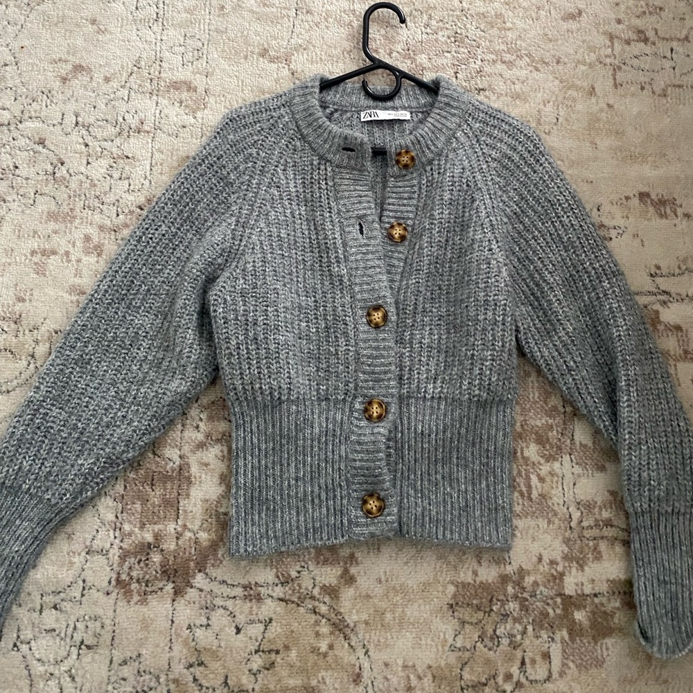 NEW Zara ribbed knit jacket. I’ve only worn once!